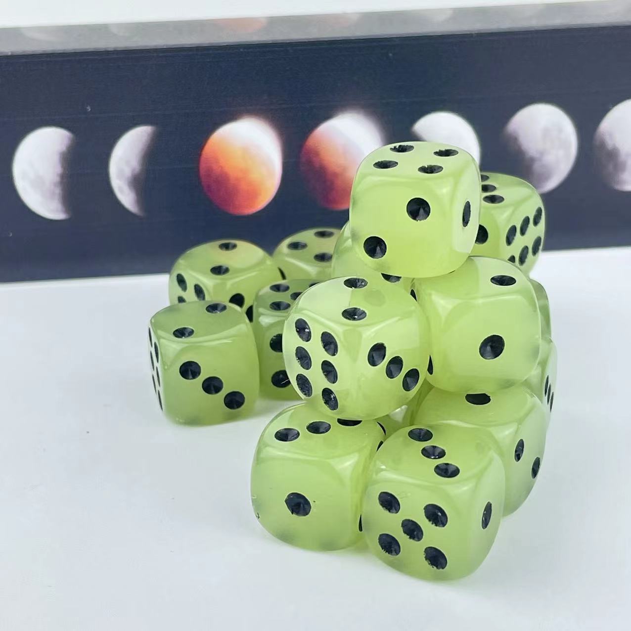 8pcs Luminous Game Dice for Nightclubs and Bars